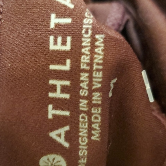 Athleta maroon leggings 7/8 length Size Medium pocket on side and on the… - Picture 7 of 9
